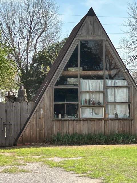 506 E Oklahoma St, Walters, OK 73572 - view of home's exterior
