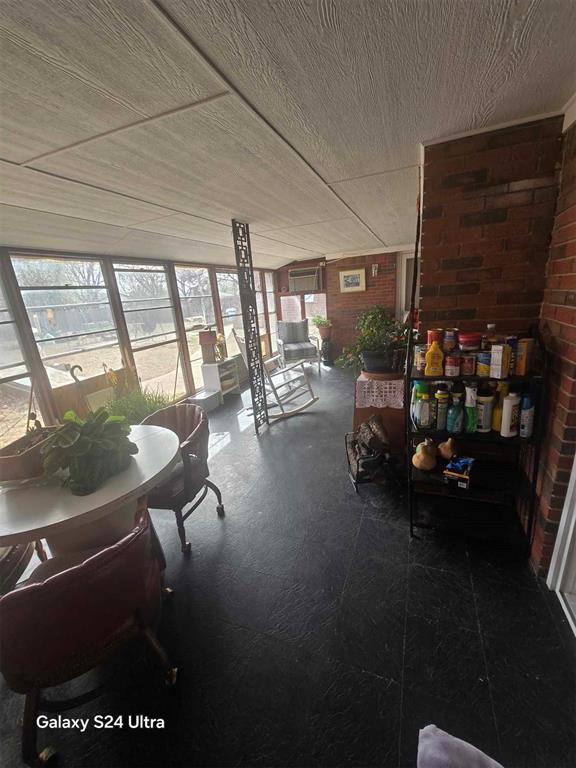 506 E Oklahoma St, Walters, OK 73572 - interior space
