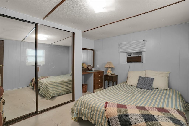 9872 N 2121st Pl, Butler, OK 73625 - bedroom with cooling unit and a closet