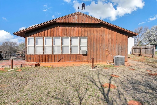 9872 N 2121st Pl, Butler, OK 73625 - view of side of property featuring central AC