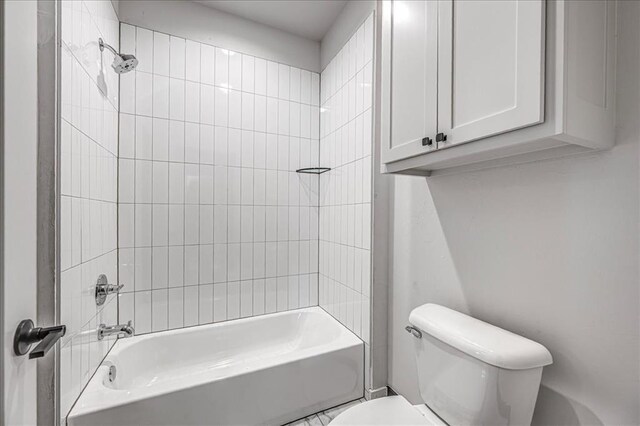 4201 Emery Dr, Edmond, OK 73034 - full bath with toilet and washtub / shower combination