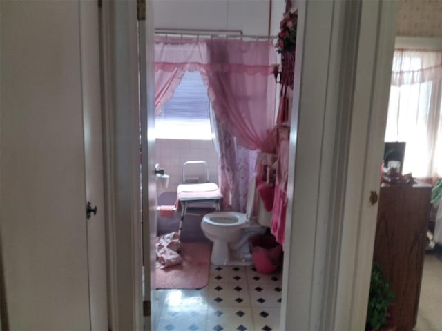 2005 E Cherokee Ave, Enid, OK 73701 - bathroom featuring toilet and tile patterned floors