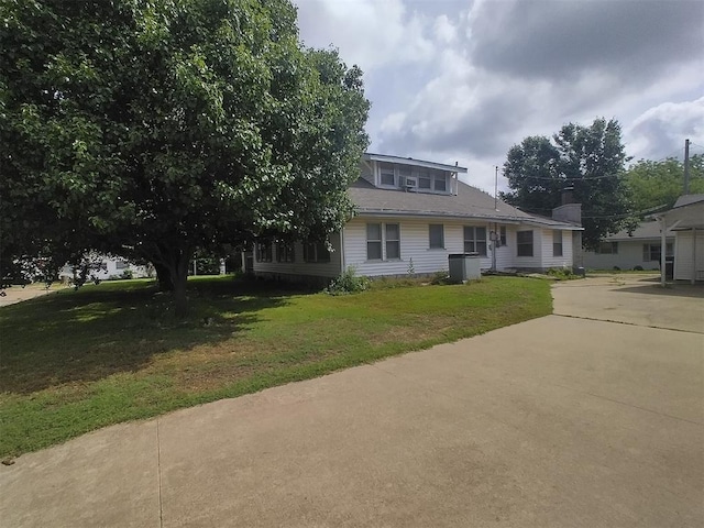 2005 E Cherokee Ave, Enid, OK 73701 - bungalow-style home with a front lawn