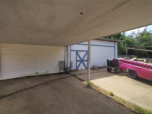 2005 E Cherokee Ave, Enid, OK 73701 - view of garage