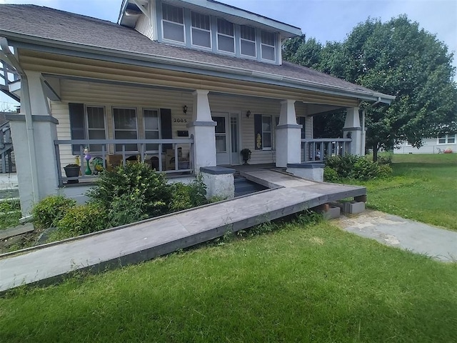 2005 E Cherokee Ave, Enid, OK 73701 - view of front of house with a porch, a front lawn, and roof with shingles