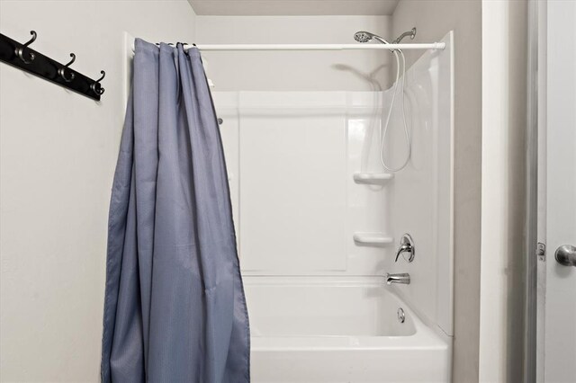 bathroom featuring shower / bathtub combination with curtain