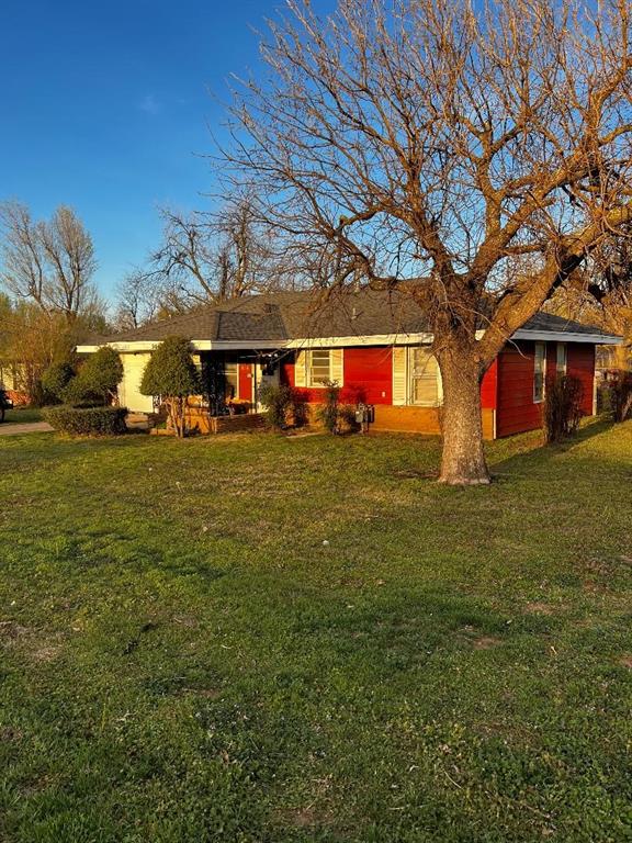 504 N Midwest Blvd, Midwest City, OK 73110 - exterior space featuring a front yard