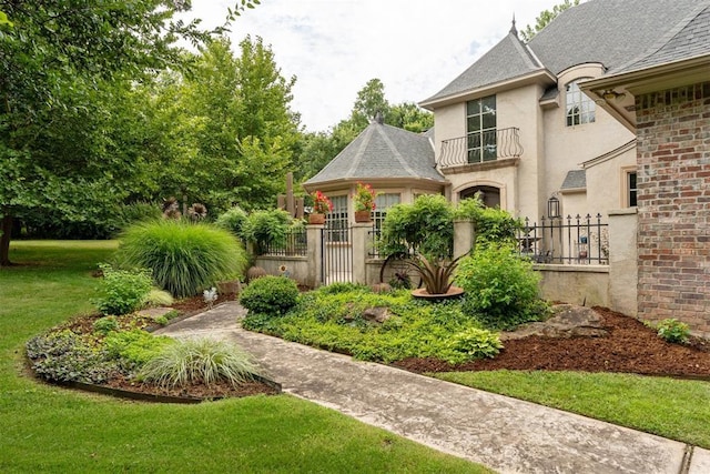1514 Duxsford Ct, Edmond, OK 73034 - fenced yard featuring a balcony