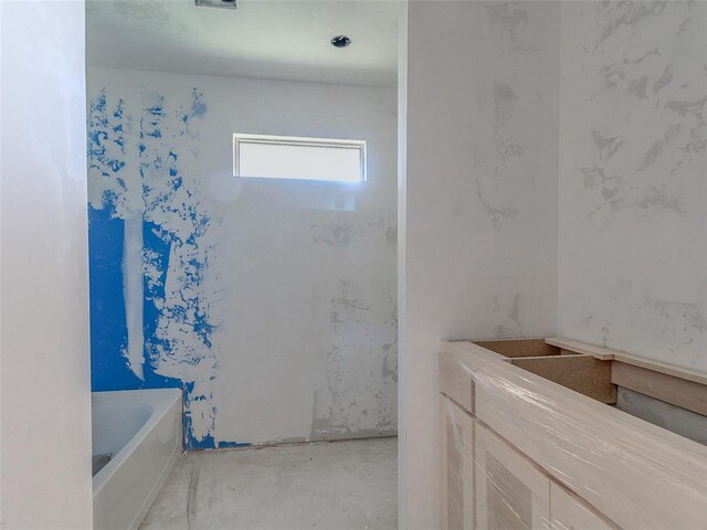 9070 Oak Tree Cir, Edmond, OK 73025 - bathroom featuring a tub