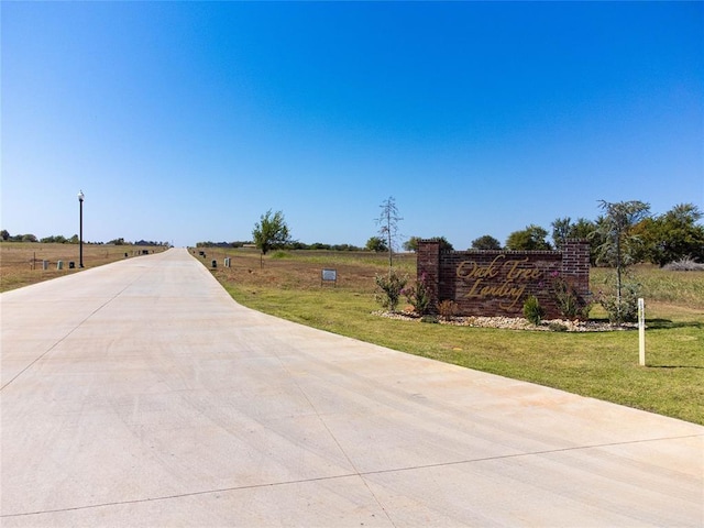 9070 Oak Tree Cir, Edmond, OK 73025 - view of road