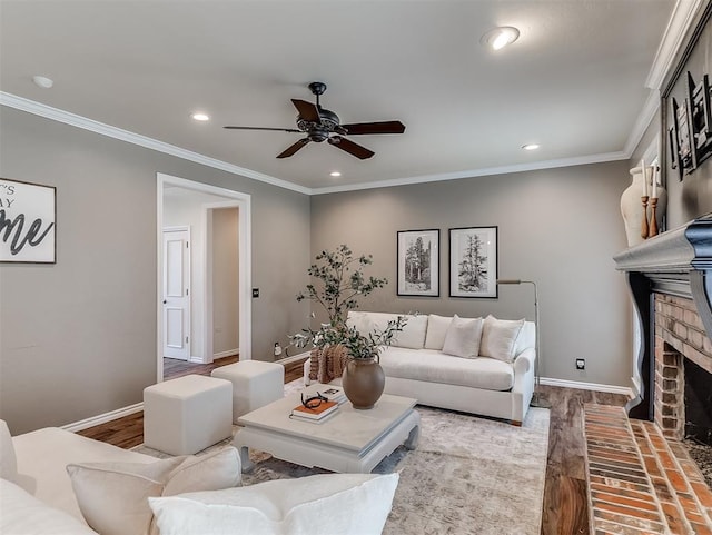 living area featuring wood finished floors, ceiling fan, recessed lighting, and baseboards