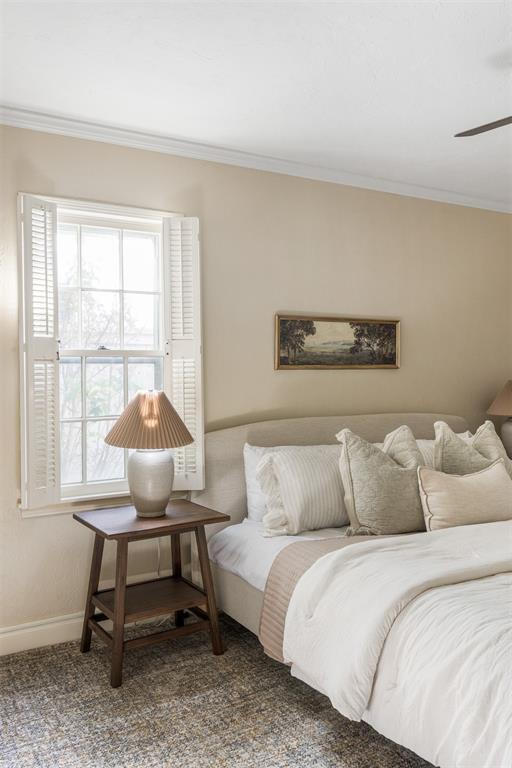 1716 Westminster Pl, Nichols Hills, OK 73120 - bedroom with crown molding