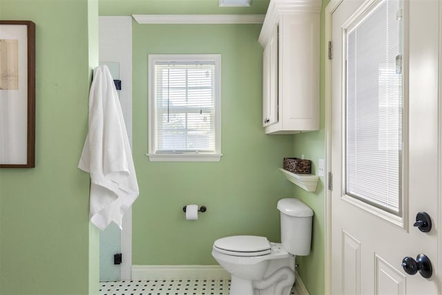 1716 Westminster Pl, Nichols Hills, OK 73120 - bathroom with toilet and crown molding