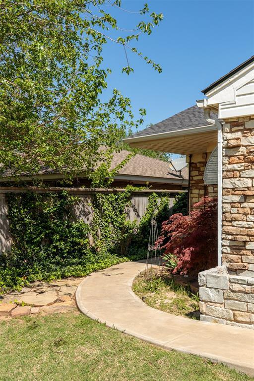 1716 Westminster Pl, Nichols Hills, OK 73120 - view of yard