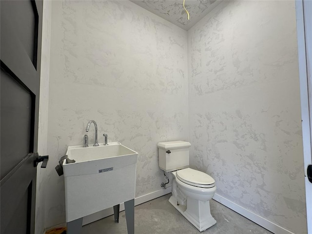 114495 S 4296th Rd, Porum, OK 74455 - bathroom with concrete floors, baseboards, toilet, and vanity