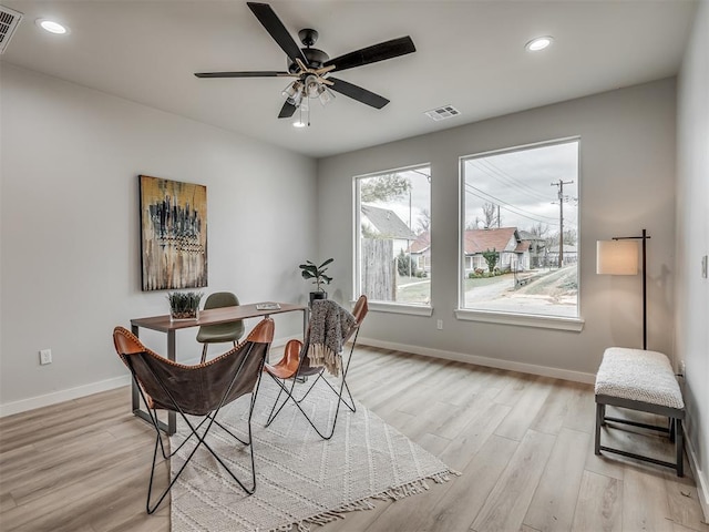 dining room with light wood finished floors, baseboards, visible vents, and recessed lighting