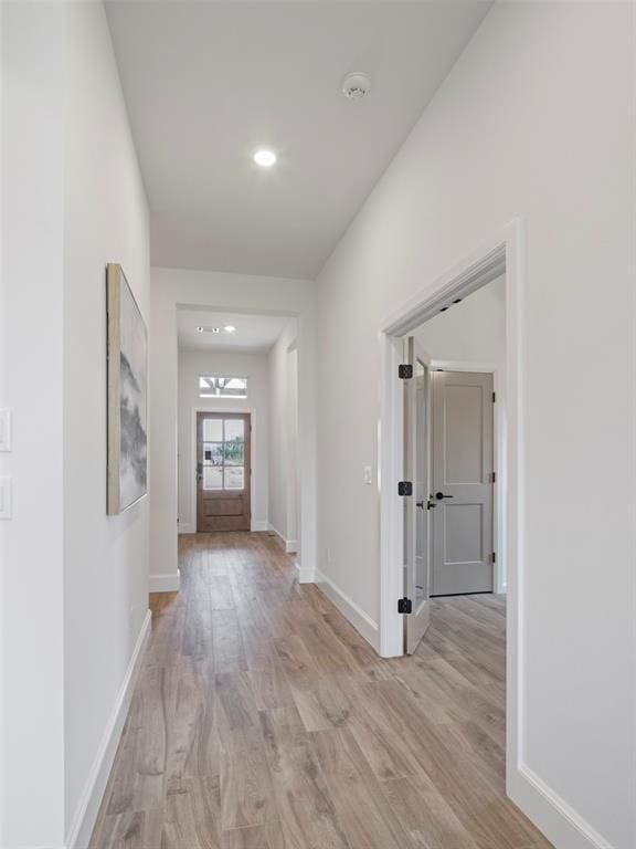 12712 NW 1st Ct, Yukon, OK 73099 - hall featuring light wood-style flooring, baseboards, and recessed lighting
