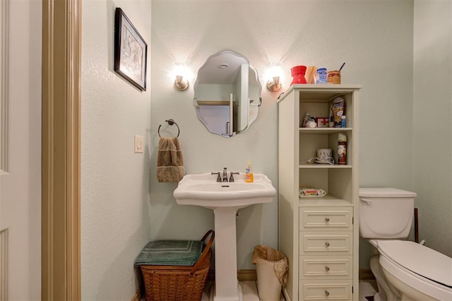 9122 Ns 3540th Rd, Prague, OK 74864 - bathroom featuring a sink and toilet