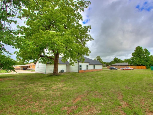 3100 NE 17th St, Oklahoma City, OK 73121 - view of grassy yard
