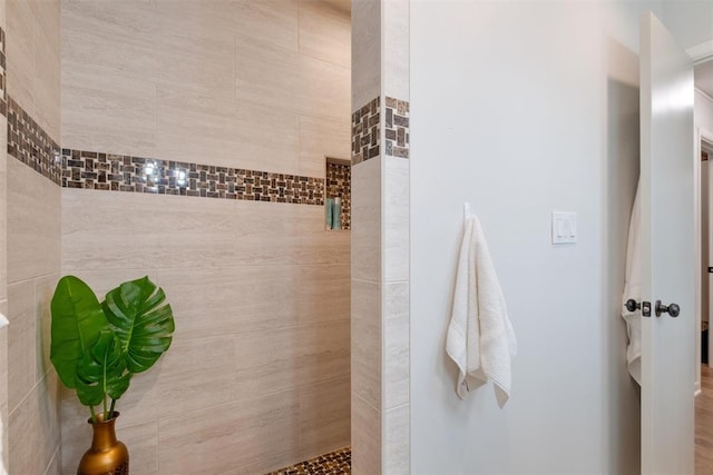 3101 NW 70th St, Oklahoma City, OK 73116 - full bath featuring tiled shower