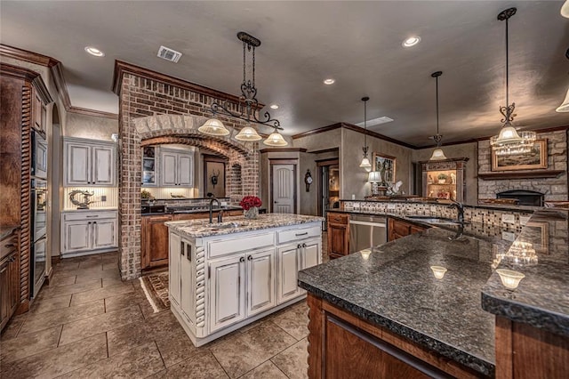 8301 NW 146th St, Oklahoma City, OK 73142 - kitchen with a sink, stainless steel dishwasher, a large island, built in microwave, and visible vents