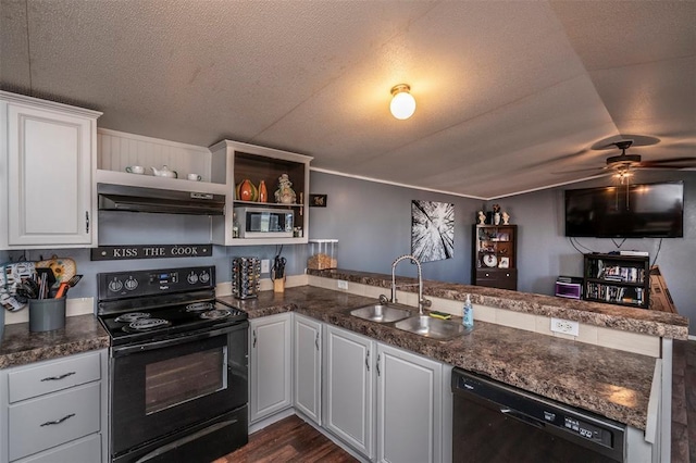 kitchen featuring under cabinet range hood, a ceiling fan, a sink, black appliances, and a peninsula