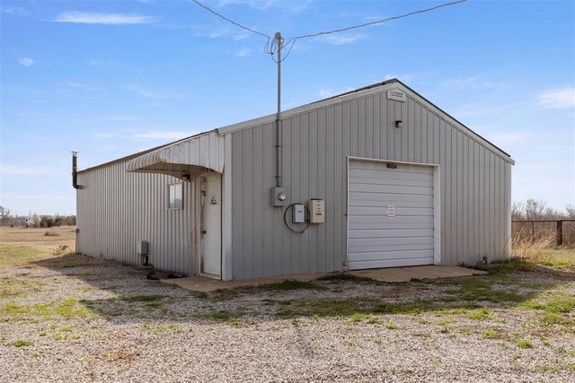 view of outdoor structure with an outbuilding
