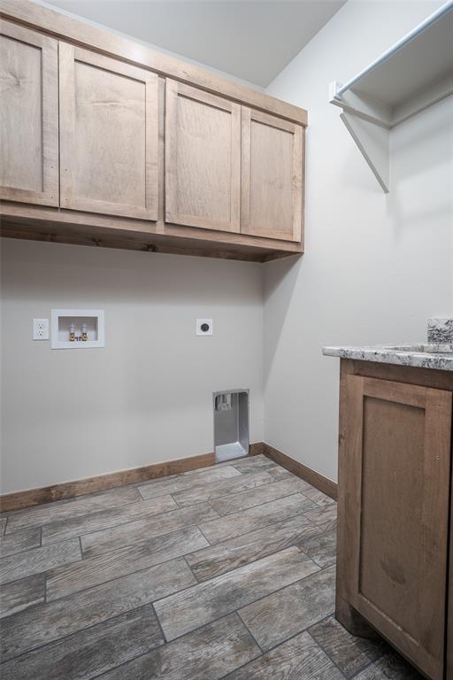 1430 County St Unit 2977, Blanchard, OK 73010 - washroom featuring cabinet space, electric dryer hookup, and hookup for a washing machine