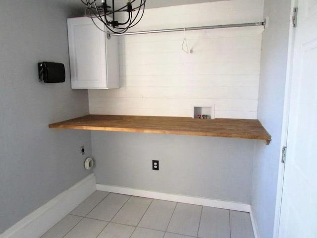 4700 NW 59th Ter, Oklahoma City, OK 73122 - clothes washing area featuring laundry area, baseboards, an inviting chandelier, and hookup for a washing machine