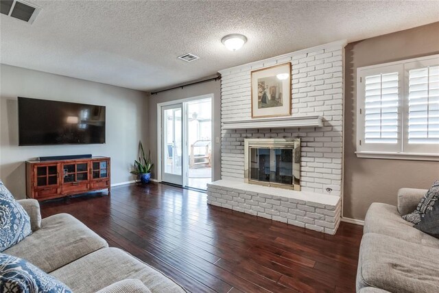 7205 N Seminole Ter, Warr Acres, OK 73132 - living area with baseboards, hardwood / wood-style floors, a fireplace, and visible vents