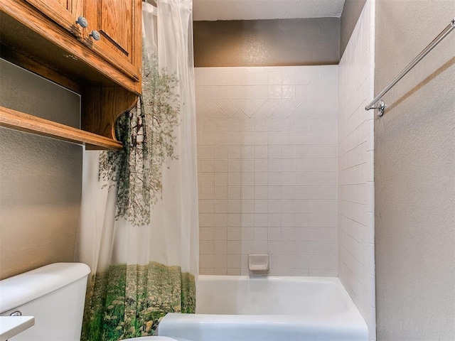 407 Heather Ln, Tuttle, OK 73089 - full bath with a textured wall, toilet, and shower / bath combo with shower curtain