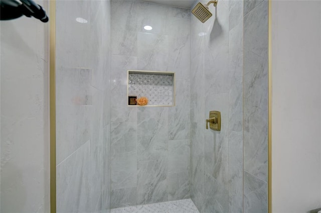 2765 NW 20th St, Oklahoma City, OK 73107 - bathroom featuring tiled shower