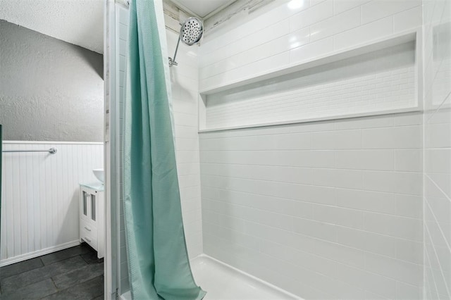 3206 Oakbriar Dr, Choctaw, OK 73020 - full bathroom featuring a tile shower, wainscoting, and vanity