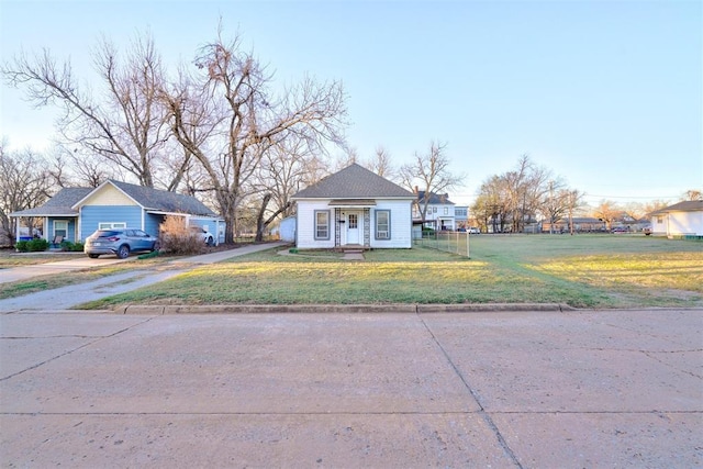1011 W Mansur Ave, Guthrie, OK 73044 - view of front of home featuring driveway