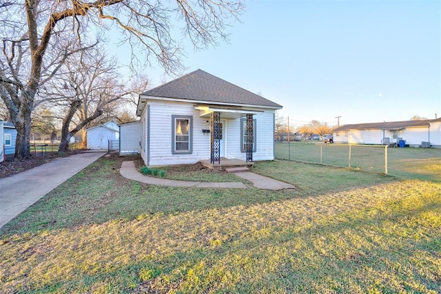 1011 W Mansur Ave, Guthrie, OK 73044 - view of front of property with roof with shingles and an outdoor structure