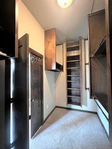 708 Kearny Ln, Yukon, OK 73099 - walk in closet featuring light carpet