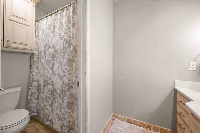 2817 Sweetbriar Way, Edmond, OK 73034 - bathroom featuring vanity, toilet, a shower with curtain, and baseboards