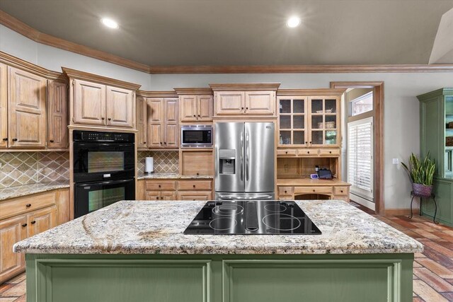 2817 Sweetbriar Way, Edmond, OK 73034 - kitchen with black appliances, a kitchen island with sink, backsplash, crown molding, and recessed lighting