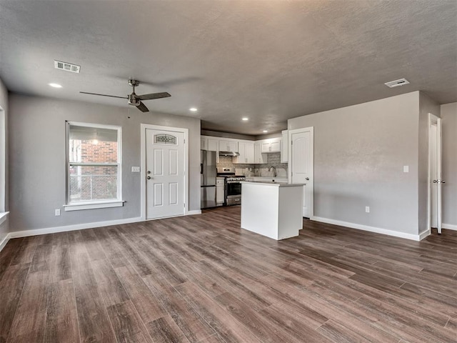 kitchen featuring open floor plan, visible vents, ceiling fan, and stainless steel appliances