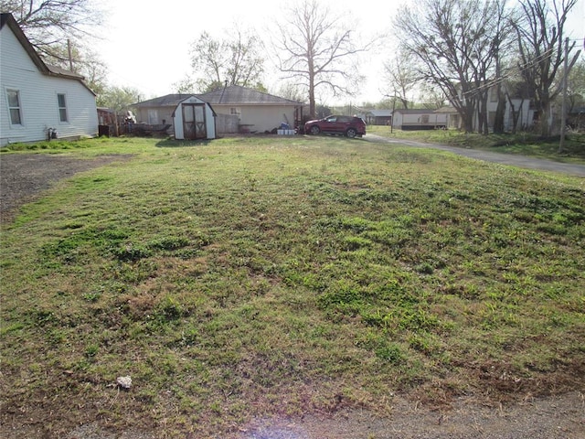 110 S Cherry, Paoli, OK 73074 - view of yard featuring a storage unit and an outdoor structure