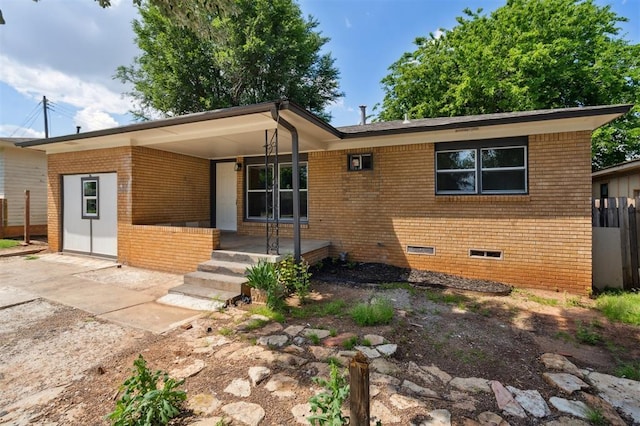 2233 SW 40th St, Oklahoma City, OK 73119 - ranch-style house featuring brick siding, covered porch, and crawl space
