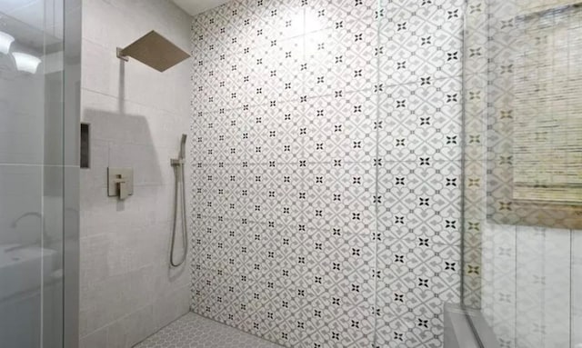 full bathroom featuring a shower stall