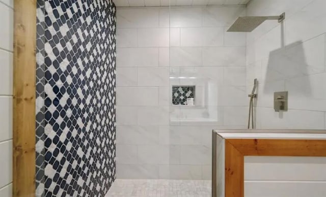 full bath featuring tiled shower