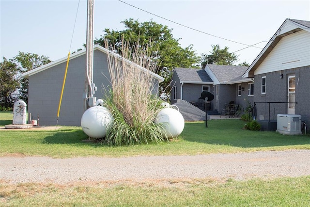 8836 US Highway 183, Custer City, OK 73639 - view of side of property featuring a yard