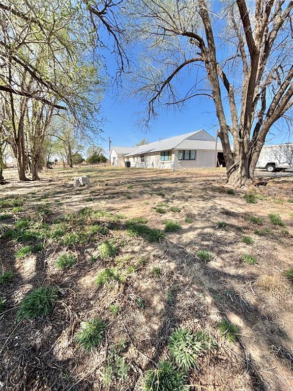 9737 NE State Highway 15, Shattuck, OK 32911 - view of yard