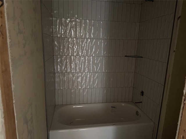 full bathroom featuring washtub / shower combination