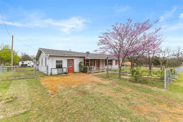 120 E 6th St, Stratford, OK 74872 - back of house with fence private yard, a gate, and a yard