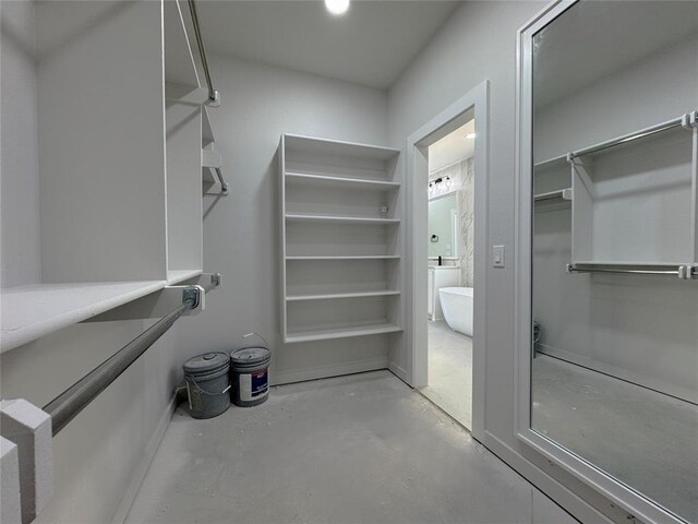 7120 NW 155th St, Edmond, OK 73013 - view of walk in closet