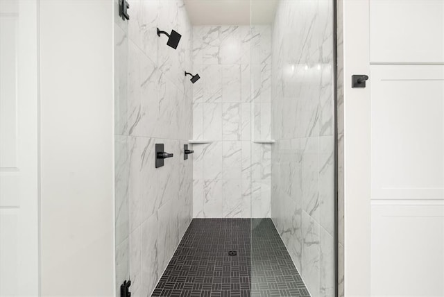 15600 Rockwell Park Ln, Edmond, OK 73013 - full bathroom with tiled shower