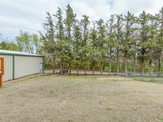 view of yard featuring an outbuilding and fence